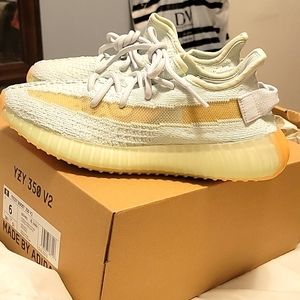 Yeezy boost 350 V2